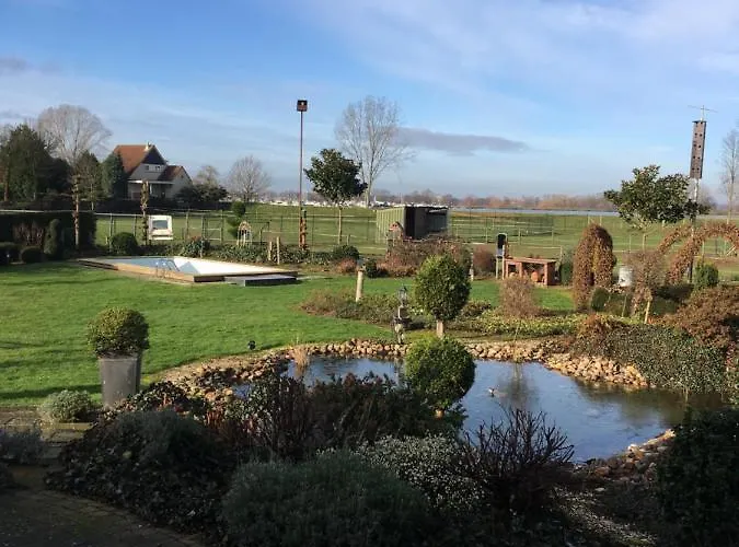 Or Nearby Roermond Outlet *